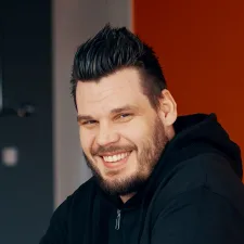 Joni Laine henkilökuva kohteessa.